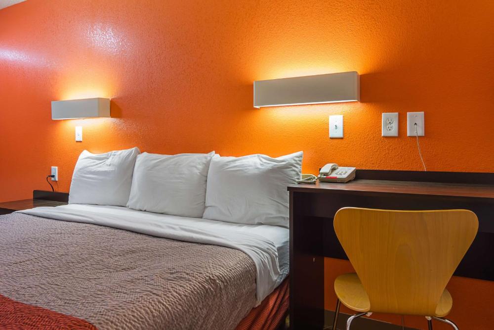 Double Room - Disability Access - Roll In Shower interior